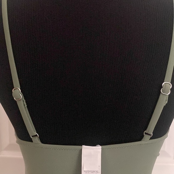 Sage Green One Piece Swimsuit V-Neck Ruched Front Adjustable Straps M NWT Cupshe - Picture 6 of 8